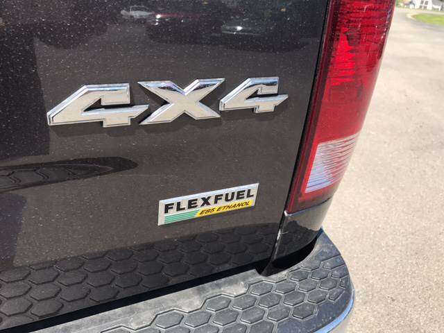 2015 RAM Ram Pickup 1500 4x4 SLT 4dr Crew Cab 5.5 ft. SB Pickup